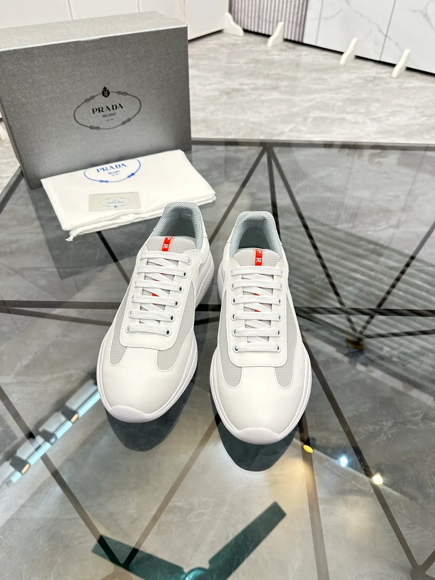 Men's shoes: 💰P360¥ Product trademark: Prada *"Prada*" low-top casual shoes Regular size: 35-47 (can be customized to 48) couple style Product materials: imported silk leather upper, breathable lining, original outsole. Number: 943